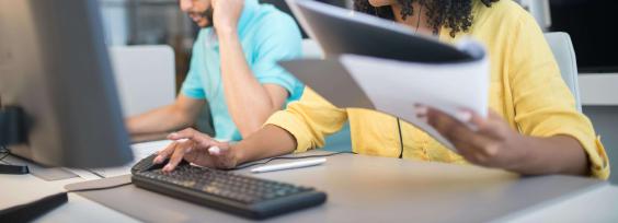 How to Create Effective Live Chat Scripts (+ Customizable Examples)